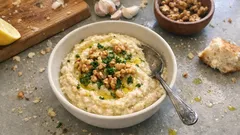 Skordalià con pane e noci: la crema all’aglio greca perfetta col baccalà