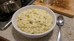 Risotto ai porri cremoso: come ottenere un vero risotto all’onda, passo passo