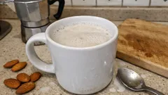 Bevanda di mandorla fatta in casa: pochi passaggi, senza zuccheri e con polpa da riutilizzare