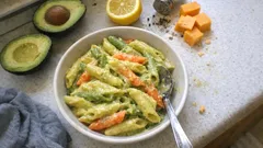 Mac & cheese all’avocado: cremoso, pronto in poco e diverso dal solito