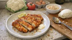 Schnitzel di cavolfiore gratinato con pomodoro e mozzarella: croccante e filante