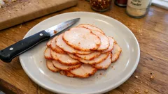 Affettato di pollo fatto in casa: compatto e profumato con doppia cottura