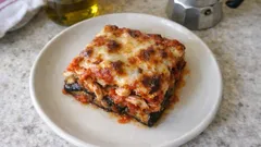 Melanzane con pollo al forno: la teglia unica che risolve la cena senza stress