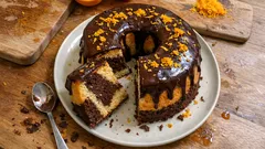 Chiffon cake arancia e cioccolato: alta e morbidissima, con glassa al cacao